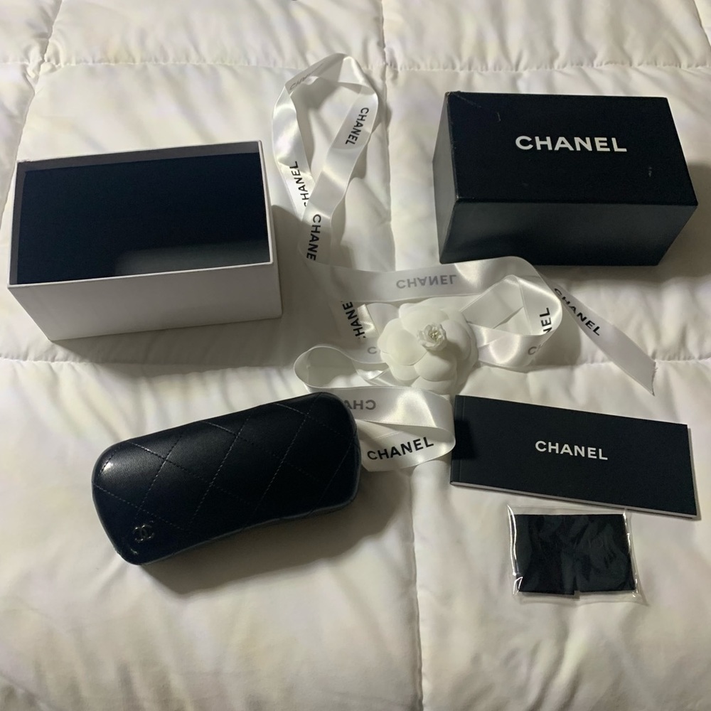 💯% authentic Channel glasses - Picture 3 of 8